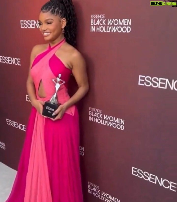Halle Bailey Instagram - today i felt like a princess 💘it was an honor to receive the essence black woman in hollywood award 🥹💘to be lifted up by so many women who have paved the way for me to be here today is an incredibly special feeling. thank you to my sister @chloebailey for presenting me with this award, i was a crying mess 😭i’m also so grateful to my siblings @skiwithaneye & @bransonbailey_ for saying such beautiful words about our journey as a family, and how we got here. as well as rob marshall, @tlabarbe & @deoncole for contributing such special words about the journey. i am incredibly honored & thankful 💕 i will never forget today