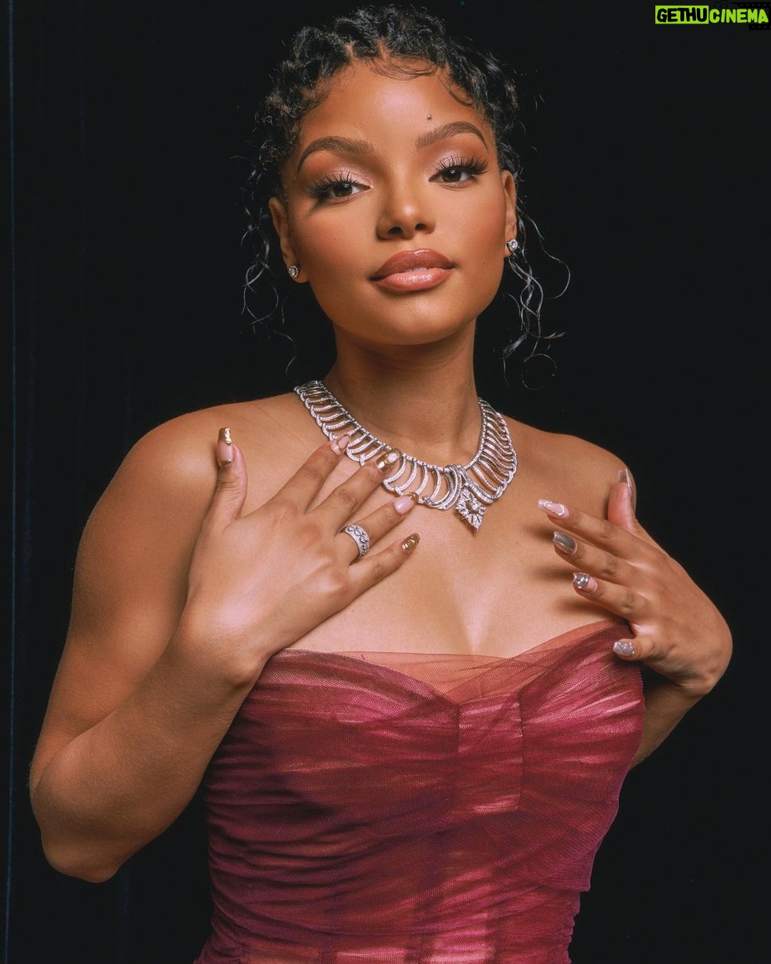 Halle Bailey Instagram - tonight at the @sagawards 💜i was so honored to be nominated with my beautiful color purple cast & family!!! such a fun night ✨✨✨