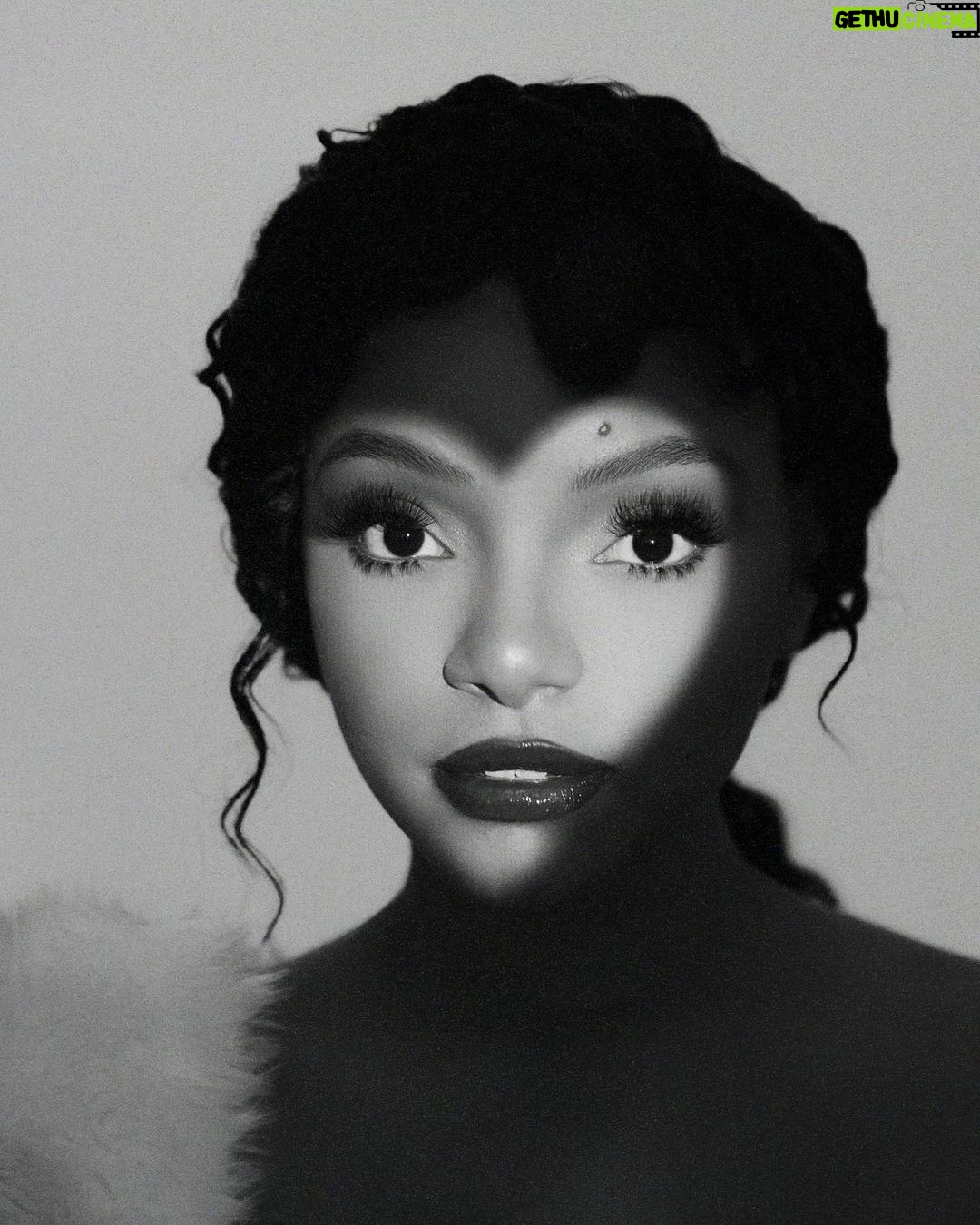 Halle Bailey Instagram - happy valentine’s day ♥️♥️i hope you’re spoiled rotten 🥰❤️💋🌹
