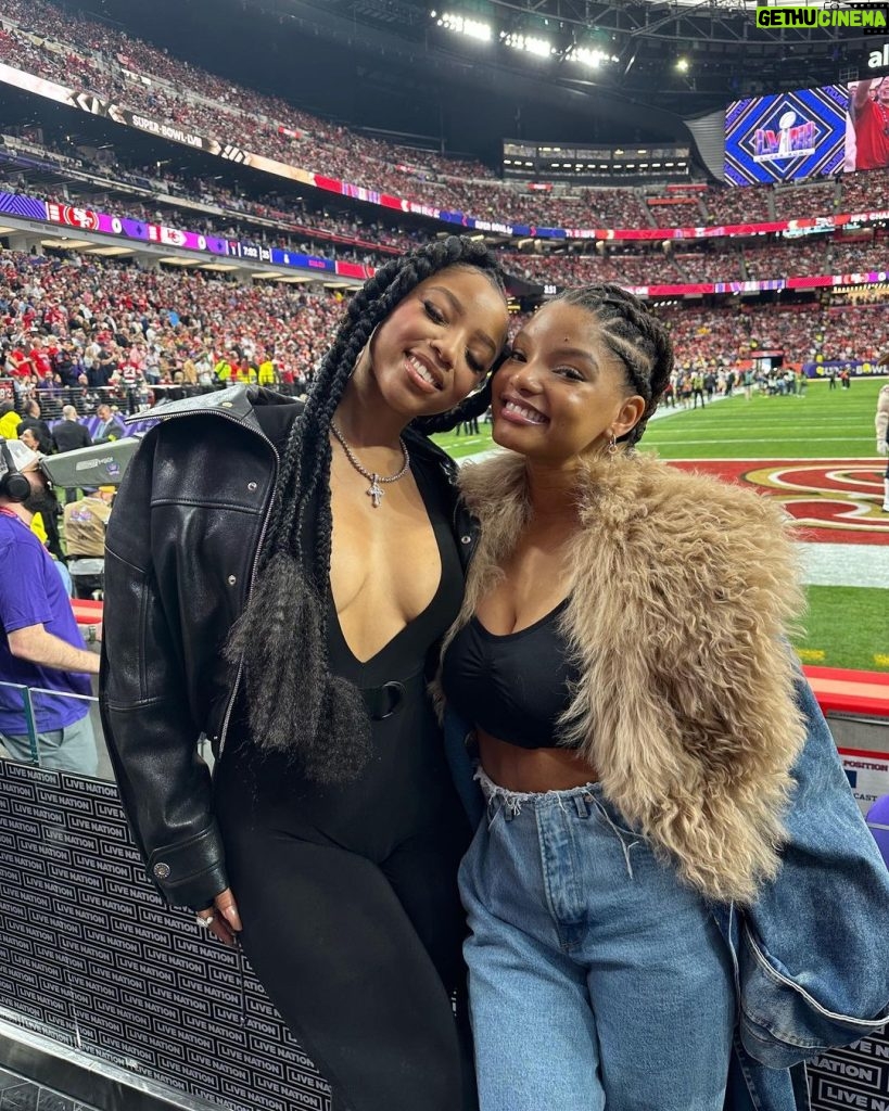 Halle Bailey Instagram - my sister took me to the superbowl ! 🥰👯‍♀️