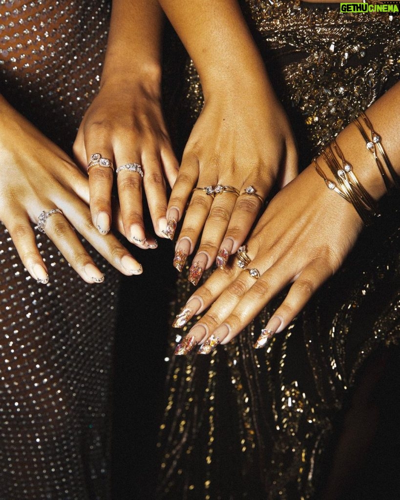 Halle Bailey Instagram - we’re so in love with our custom jewelry styling from @theofficialpandora at the GRAMMYs 🤩✨thanks for adding sparkles to our night #Pandora #BeLove