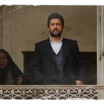 Hamed Behdad Instagram – 🎬
ورق بزنید
آلبوم عکس های قسمت اول سریال #می_خواهم_زنده_بمانم

قسمت اول این سریال دوشنبه همین هفته به‌صورت اختصاصی در پلتفرم #فیلیمو منتشر شد.

سریال «می‌خواهم زنده بمانم» با بازی حامد بهداد، سحر دولتشاهی، پدرام شریفی، علی شادمان، آناهیتا درگاهی و مهران احمدی با هنرمندی آزاده صمدی، امیر نوروزی، مهدی حسینی نیا، فرید سجادی حسینی و بابک کریمی با حضور افسانه چهره آزاد، عزت مهرآوران، محمدرضا مالکی، مهدی صباغی، بیژن بنفشه خواه و بهاره کیان افشار، هرهفته در دسترس کاربران فیلیمو خواهد بود.

تهیه‌کننده: محمد شایسته
کارگردان: شهرام شاه حسینی
سرپرست نویسندگان : مجید مولایی
نویسندگان : پویا سعیدی، پوریا کاکاوند

عکاس: سهراب خانزاده

#حامد_بهداد
#حامدبهداد
#hamedbehdad

@iwanttoliveseries