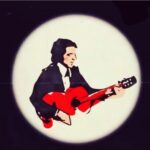 Hamed Behdad Instagram – آنچه که با صدای گرمش خوانده بود همه جا زمزمه می‌شد. چه اگر سازی بود یا نبود.  محافل دوستان و شبانهء هر عاشقانه ای  و دور آتش نشستن و سفر به همه جاده های این دیار ٫ وقتش  که میرسید بدون قرار قبلی ( زن و مرد ) ترانه هایش را میسرودند. هربار یکی در جمعی گیتاری بدست میگرفت و آغاز (اگه یه روز بری سفر…) میکرد، یاران به او میپیوستند و میخواندند و سر تکان میدادند٫ گویی دمی غم زمانه فراموش می‌شد. تاریخ مردم از تاریخ قدرتها جدااست. صدا و موسیقی خوب به قلبها می‌رود. خاطرات مردمی که صدایش را دوست دارند و زمزمه می‌کنند ٫ بطرزی ازندگی شده که اگر نبوده باشی غربیه ای بیش نیستی. میدانم مانند او کم پیدا می‌شود و رفتنش باعث حسرت است ولی دلم میخواهد تولد دوباره ش را همزمان با رسیدن بهار تبریک بگویم و بخود خاطرنشان کنم که صدای خوب و ترانه هایش برایمان به یادگار مانده و تا پس از ما می‌رود. یادش گرامی. نوروز ۱۴۰۳.