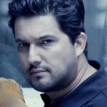 Hamed Behdad Instagram - . شما می‌تونید بازی های من رو در #فیلیمو تماشا کنید. در ضمن می‌تونید با استفاده از کد تخفیف Behdad3، اشتراک فیلیمو رو با ۵۰ درصد تخفیف بخرید و یا تمدید کنید. کد تخفیف: Behdad3 @filimocom @filimocom #حامدبهداد #حامد_بهداد #hamedbehdad