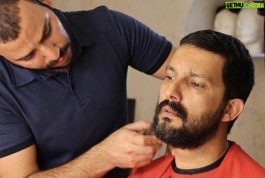 Hamed Behdad - 138.5K Likes - 🎬
دو نامزدی برای «قصر شیرین» در جوایز فیلم آسیایی
«قصر شیرین» در چهاردهمین دوره جوایز فیلم آسیایی به دو نامزدی رسید.
فیلم «قصر شیرین» به کارگردانی و تهیه کنندگی رضا میرکریمی و پخش بین المللی شرکت ایریماژ، پس از دریافت پانزده جایزه بین المللی در سال ۲۰۱۹ میلادی، به چهار جایزه جشنواره های داکا و فیلم های درون خانوادگی روسیه و چهار نامزدی در جشنواره های یونیورسال کانزاس سیتی و ایمجین ایندیای اسپانیا نیز دست یافته است.
تا کنون، برای این فیلم، حامد بهداد جایزه بهترین بازیگر مرد از جشنواره های شانگهای، آنتالیا و سیروس را از آن خود کرده و نامزد جایزه جشنواره ایمجین ایندیا شده. مراسم اهداء جوایز، طی برنامه ای از طریق یوتیوب، در شامگاه چهارشنبه ۲۳ مهر ماه سال جاری (به وقت کره جنوبی) پخش خواهد شد.
این جوایز معتبر سینمای آسیا که در سال جاری به دلیل وضعیت موجود در هنگ کنگ، برای نخستین بار به جشنواره بوسان در کره جنوبی منتقل شده، پس از توجه به طیفی وسیع از سینماگران ایرانی در دو دوره اول برگزاری، از میان آثار فیلمسازان سینمای نوین ایران، تنها سه فیلم از اصغر فرهادی و یک فیلم غیر ایرانی از زنده یاد عباس کیارستمی را در جمع نامزدان و برندگان برگزیده بوده است.
#قصر_شیرین
#حامد_بهداد
#حامدبهداد
#hamedbehdad