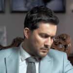 Hamed Behdad Instagram - 🎥 اینبار همدلی و صبر ما مردم پایان خوشی دارد💙❤ با آرزوی سلامتی تیزر قسمت پانزدهم سریال دل منتشر شد . سریال دل به کارگردانی منوچهرهادی و تهیه‌کنندگی جواد فرحانی هر چهارشنبه در شبکه نمایش خانگی و سایتهای فیلیمو و نماوا عرضه می شود . عوامل سریال عبارتند از . ‎بازیگران ‎حامد بهداد - ساره بیات - یکتا ناصر - کوروش تهامی - باحضور سعید راد-بیژن امکانیان - افسانه بایگان-نسرین مقانلو - مهدی کوشکی - علی سخنگو - باهنرمندی مهراوه شریفی نیا - لیلا زارع و بهرام افشاری حمیدرضا نعیمی-تینو صالحی -سارا نجفی - حسین عرب -محمد حسن معینی و با حضور افتخاری مریم سعادت . نویسندگان : بابک کایدان- میثم کایدان . مجری طرح و جانشین تهیه کننده : سعید خندق آبادی . مدیر فیلم برداری : محمد افسری تدوین : موحد شادرو موسیقی : بابک زرین طراح صحنه : رضا مهدی زاده طراح چهره پردازی : امید گل زاده طراح لباس : آرتا ماهان طراح وترکیب صدا : امیرحسین صادقی مدیر صدابرداری: وحید دوزنده مدیران تولید : رایموند رسولی - حسن محمدی آرش دستیار تهیه کننده : سعید قلوبی مدیر برنامه ریزی : نغمه نظری دستیار اول کارگردان : علی سخنگو دستیار اول فیلم برداری : محمد کریمی دستیار دوم کارگردان : شهاب محسن نژاد منشی صحنه : بهاره حسینی مدیر تدارکات : کاظم نامنی ‎تصحیح رنگ : سامان مجد وفایی ‎جلوه های ویژه بصری : حسن نجفی عکاس : معین باقری کارگردان پشت صحنه : مهدی کریمی طراح لوگو : محمد روح الامین . ساخت تیزر: محمد ابراهیم هادی @mohammadebrahimhadiii ‎ #دل #سریال_دل #مجموعه_دل #منوچهر_هادی #حامد_بهداد #ساره_بیات #یکتا_ناصر #کوروش_تهامی #سعید_راد #بیژن_امکانیان #افسانه_بایگان #نسرین_مقانلو #بهرام_افشاری #مهراوه_شریفی_نیا #لیلا_زارع #مهدی_کوشکی #علی_سخنگو#تینوصالحی#سارانجفی #محمدحسن_معینی#حمیدرضانعیمی#مریم_سعادت# ‎ فیلیمو #نماوا #عاشقانه #عشق -------------------------------------------------------------- @Dell_Series @Manouchehrhadii @Behdad_Hamed @SarehBayat_ @Yekta_Nasser @KooroshTahami @Saeed_Rad_Actor @BijanEmkanian @Baygan_Afsaneh @NasrinMoghanloo @bahramafshariofficial @Mehraveee @LeilaZare80 @Mehdi_Koushki @alisokhangoo @saranajafi136322 @tinosalehi @hamidreza_naeimiii @mohammadhasan_moeini
