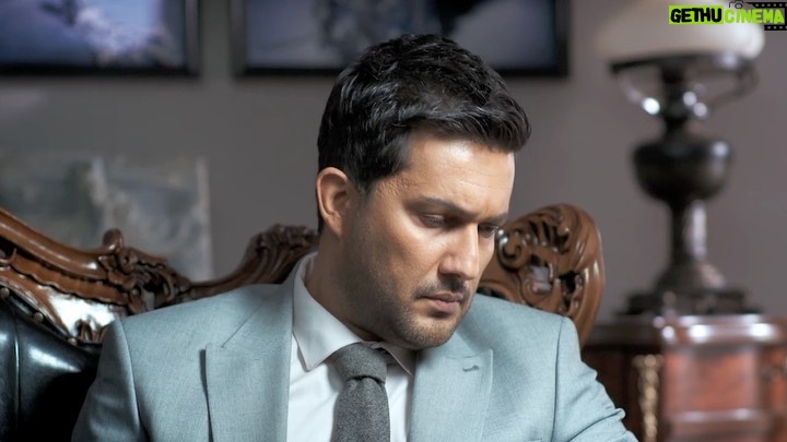 Hamed Behdad Instagram - 🎥 اینبار همدلی و صبر ما مردم پایان خوشی دارد💙❤ با آرزوی سلامتی تیزر قسمت پانزدهم سریال دل منتشر شد . سریال دل به کارگردانی منوچهرهادی و تهیهکنندگی جواد فرحانی هر چهارشنبه در شبکه نمایش خانگی و سایتهای فیلیمو و نماوا عرضه می شود . عوامل سریال عبارتند از . بازیگران حامد بهداد - ساره بیات - یکتا ناصر - کوروش تهامی - باحضور سعید راد-بیژن امکانیان - افسانه بایگان-نسرین مقانلو - مهدی کوشکی - علی سخنگو - باهنرمندی مهراوه شریفی نیا - لیلا زارع و بهرام افشاری حمیدرضا نعیمی-تینو صالحی -سارا نجفی - حسین عرب -محمد حسن معینی و با حضور افتخاری مریم سعادت . نویسندگان : بابک کایدان- میثم کایدان . مجری طرح و جانشین تهیه کننده : سعید خندق آبادی . مدیر فیلم برداری : محمد افسری تدوین : موحد شادرو موسیقی : بابک زرین طراح صحنه : رضا مهدی زاده طراح چهره پردازی : امید گل زاده طراح لباس : آرتا ماهان طراح وترکیب صدا : امیرحسین صادقی مدیر صدابرداری: وحید دوزنده مدیران تولید : رایموند رسولی - حسن محمدی آرش دستیار تهیه کننده : سعید قلوبی مدیر برنامه ریزی : نغمه نظری دستیار اول کارگردان : علی سخنگو دستیار اول فیلم برداری : محمد کریمی دستیار دوم کارگردان : شهاب محسن نژاد منشی صحنه : بهاره حسینی مدیر تدارکات : کاظم نامنی تصحیح رنگ : سامان مجد وفایی جلوه های ویژه بصری : حسن نجفی عکاس : معین باقری کارگردان پشت صحنه : مهدی کریمی طراح لوگو : محمد روح الامین . ساخت تیزر: محمد ابراهیم هادی @mohammadebrahimhadiii #دل #سریال_دل #مجموعه_دل #منوچهر_هادی #حامد_بهداد #ساره_بیات #یکتا_ناصر #کوروش_تهامی #سعید_راد #بیژن_امکانیان #افسانه_بایگان #نسرین_مقانلو #بهرام_افشاری #مهراوه_شریفی_نیا #لیلا_زارع #مهدی_کوشکی #علی_سخنگو#تینوصالحی#سارانجفی #محمدحسن_معینی#حمیدرضانعیمی#مریم_سعادت# فیلیمو #نماوا #عاشقانه #عشق -------------------------------------------------------------- @Dell_Series @Manouchehrhadii @Behdad_Hamed @SarehBayat_ @Yekta_Nasser @KooroshTahami @Saeed_Rad_Actor @BijanEmkanian @Baygan_Afsaneh @NasrinMoghanloo @bahramafshariofficial @Mehraveee @LeilaZare80 @Mehdi_Koushki @alisokhangoo @saranajafi136322 @tinosalehi @hamidreza_naeimiii @mohammadhasan_moeini