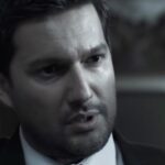 Hamed Behdad Instagram - . رکوردشکنی دل با ۶۰ میلیون دقیقه تماشا/از موزیک ویدیو "دل" با صدای رضا بهرام رونمایی شد سریال "دل" به کارگردانی منوچهر هادی، با پخش 3 قسمت اول در رتبه نخست سریال‏های شبکه نمایش خانگی قرار گرفت. به گزارش روابط عمومی فیلیمو، سریال "دل"با 60 میلیون دقیقه تماشا رکورد میزان تماشای سریال های "مانکن" و هیولا" را زد. این آمار با مقایسه مجموع دقایق تماشا در 3 قسمت اول انتشار سریال‏های"دل"، "هیولا" و "مانکن" نشان می دهد که سریال " دل" بیننده بیشتری از سریال‏های "هیولا" و "مانکن" داشته است.به این ترتیب "دل" با 60میلیون دقیقه تماشا و سریال " مانکن" 40میلیون و 146 هزار دقیقه در رتیه دوم، "هیولا"29 میلیون و 107 هزار دقیقه، رتبه سوم میزان دقیقه تماشا را به خود اختصاص داده است. "دل" به کارگردانی منوچهر هادی و تهیه کنندگی جواد فرحانی با پشت سر گذاشتن "مانکن" و "هیولا"، به پرمخاطب‌ترین سریال شبکه نمایش خانگی در 3 قسمت اول انتشار تبدیل شده است. همچنین همزمان با خبر رکورد شکنی سریال "دل" از موزیک ویدیو جدید سریال، با صدای رضا بهرام رونمایی شد. حامد بهداد، ساره بیات، یکتا ناصر، کوروش تهامی، سعید راد، بیژن امکانیان، افسانه بایگان، نسرین مقانلو، مهدی کوشکی، علی سخنگو، مهراوه شریفی نیا، لیلا زارع و بهرام افشاری بازیگران سریال "دل" هستند که گروه نویسندگان آن را هم بابک کایدان و میثم کایدان تشکیل می‌دهند. #دل #حامدبهداد #حامد_بهداد #hamedbehdad