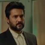 Hamed Behdad Instagram – صحنه اى از عروسى و مراسم كُردها بود كه امير شايگان ، داماد كُرد  رو از زير تيغ اعدام كشيده بود بيرون و به خيال پشتگرمى اون كُردهاى در حال پايكوبى پيشنهاد بى شرمانه شو مطرح ميكنه و از آقاى معلم كه در گير و دار ازدواج با نامزدش بود ميخواد كه نامزدشو  ول كنه تا شايگان به خواسته ش برسه. اما معلم قصهء ما نه تنها دست به اسلحه نميبره بلكه درباره كُردهاى ناموس پرست اين وطن ،جواب خوبى كف دست امير شايگان ميذاره. چه ديالوگ هاى خوبى داره اين سكانس هر چه نوشتيم و گفتيم  از دل بود