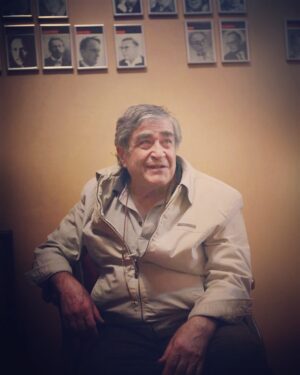 Hamed Behdad Instagram - .
استاد بالا مقام حميد سمندريان سهم بسزايى در تربيت و پرورش بسيارى بازيگران سينما تاتر ايران داشته اند و جمعيتى از ما بازيگران، حد اقل سه نسل، مرهون و مديون آموزش هاى ايشان هستيم. شايد بيشتر از هر بازيگرى لازم باشد روز بازيگر را به ايشان تبريك بگوييم. روحش شاد. ١٤٠٠/٢/١٤

#حمید_سمندریان 
#حامد_بهداد
#حامدبهداد
#hamedbehdad