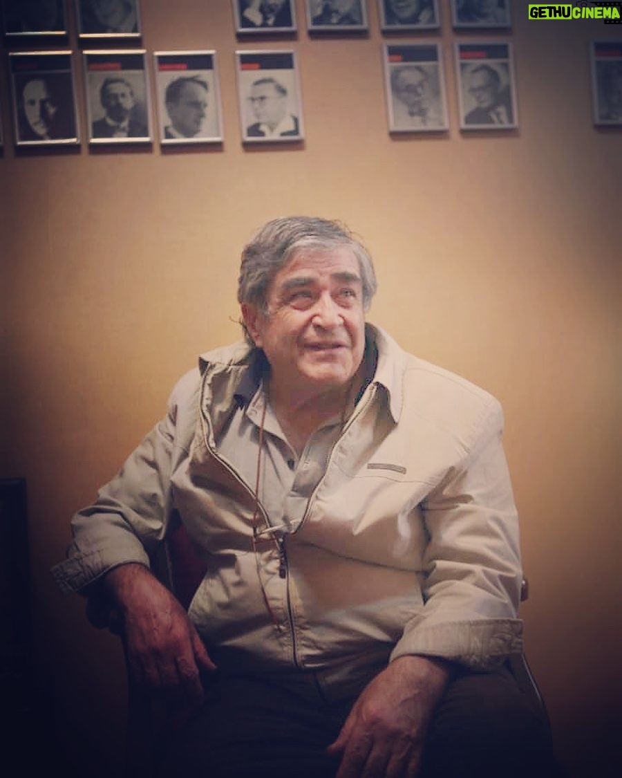 Hamed Behdad - 123.5K Likes - .
استاد بالا مقام حميد سمندريان سهم بسزايى در تربيت و پرورش بسيارى بازيگران سينما تاتر ايران داشته اند و جمعيتى از ما بازيگران، حد اقل سه نسل، مرهون و مديون آموزش هاى ايشان هستيم. شايد بيشتر از هر بازيگرى لازم باشد روز بازيگر را به ايشان تبريك بگوييم. روحش شاد. ١٤٠٠/٢/١٤
#حمید_سمندریان
#حامد_بهداد
#حامدبهداد
#hamedbehdad