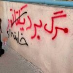 Hamid Farrokhnejad Instagram – یه دیکتاتور میشناسم وقتی ازش پرسیدن مشروعیت حکومتت از کجا اومده ؟ جواب داد ؛با افتخار از مردم فهیمم گرفتم.
پرسیدن ؛ بریم از مردم بپرسیم ؟ 
گفت : نه مردم صلاحیت اظهار نظر ندارن !
