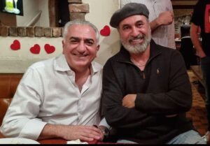 Hamid Farrokhnejad Instagram - کاش می شد که کسی می آمد

این دل خسته ی ما را می برد

چشم ما را می شست

راز لبخند به لب می آموخت

شعر از کیوان شاهبداغی
@officialrezapahlavi