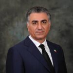 Hamid Farrokhnejad Instagram - زیباترین آرزویی که برای آینده ایران متصورم ، ایرانی زیر سایه افکار بلند و مترقی شاهزاده رضا پهلوی است ، تا ابد جاوید 💚🤍♥️