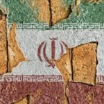 Hamid Farrokhnejad Instagram - به مخاطب داخلی و خارجی : روی حکومتی که کمتر از ده درصد مردم در انتخاباتش شرکت میکنن و بیش از نیمی از همین ده درصد رای باطله به صندوق می اندازند ، سرمایه گذاری نکنید ، این رژیم مشروعیت ندارد ،این حکومت رفتنی است .