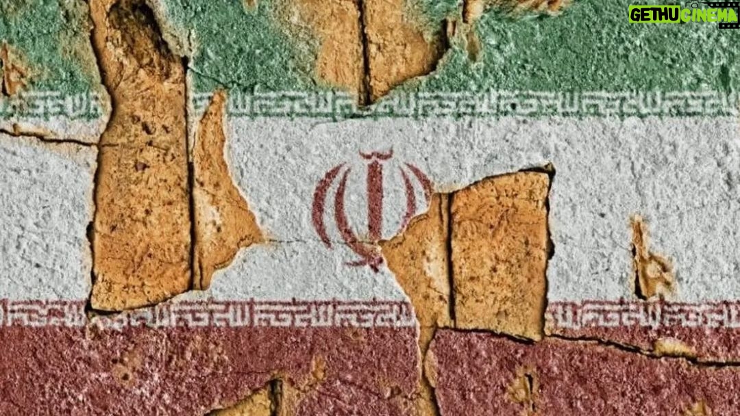 Hamid Farrokhnejad Instagram - به مخاطب داخلی و خارجی : روی حکومتی که کمتر از ده درصد مردم در انتخاباتش شرکت میکنن و بیش از نیمی از همین ده درصد رای باطله به صندوق می اندازند ، سرمایه گذاری نکنید ، این رژیم مشروعیت ندارد ،این حکومت رفتنی است .