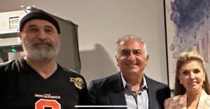 Hamid Farrokhnejad Instagram - شهریار دلها و بانو ، حضورتان در نمایش “خانه امن “ باعث افتخار ما بود ، ما از شما اعتبار میگیریم 
💚🤍❤️