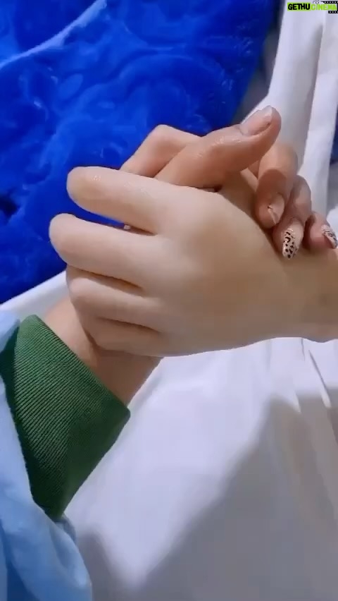 Hamid Farrokhnejad Instagram - ابوالفضل نوجوان ۱۶ ساله که در خلال اعتراضات توسط مزدوران وحشی حکومت ظلم مجروح شده بود ، پس از هشت ماه تحمل درد ، آسمانی شد . آی ضحاک ، آه این مادر دودمانت را خاکستر خواهد کرد ، سقوطتت نزدیک است .