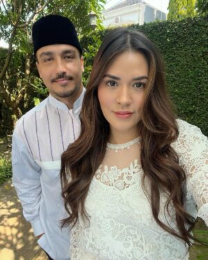 Hamish Daud Instagram - Mandatory lebaran pic. Maaf lahir batin semuanyaaa @hamishdw