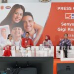 Hamish Daud Instagram – Celebrating Bulan Kesehatan Gigi Nasional with @tanyapepsodent at FKG UGM!
In the context of BKGN 2023 you can get FREE dental treatment: scaling, simple extractions, simple fillings & preventive dentistry for FREE at all FKG & RSGM in Indonesia! During September – February 2024.
Come on, take advantage of FREE dental treatment now!
Check the schedule at bit.ly/BKGN-2023

You can also consult to a dentist FOR FREE by scanning the QR code on the Pepsodent Cavity Prevention pack or you can contact directly via WA Ask Pepsodent +62878-8876-8880!
#BKGN2023
#Smilelndonesia Strong Teeth, Healthy Mouth