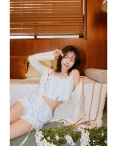 Han Ji-min Instagram - . Fan-meeting postcards 💌 📸: @sopialand 👗: @hhy6588 💇🏻‍♀️: @halolee7 💄: @jennyhouse_ssung