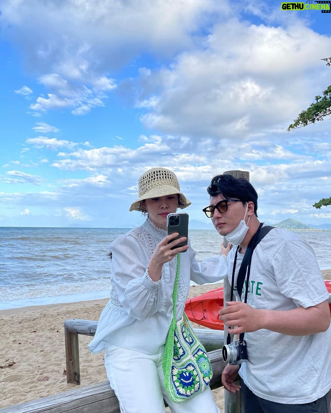 Han Ji-min Instagram - . 늘 누나 사진 찍어주느라 함께 찍은 사진이 많지 않네…☹️ 3년동안 덕분에 항상 든든하게 편안하게 즐겁게 일할 수 있었어. 고맙다! 김영진! 넌 최고였어!👍🏻 @dudwls.72