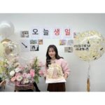 Han Ji-min Instagram - . 조금 늦은 감사 인사드려요. 많은 축하와 사랑 전해주셔서 고맙습니다~🎂🎈 Thanks for the birthday wishes!🧸 (하나하나 다 담지 못한 선물들도 많아 미안해요🥲)