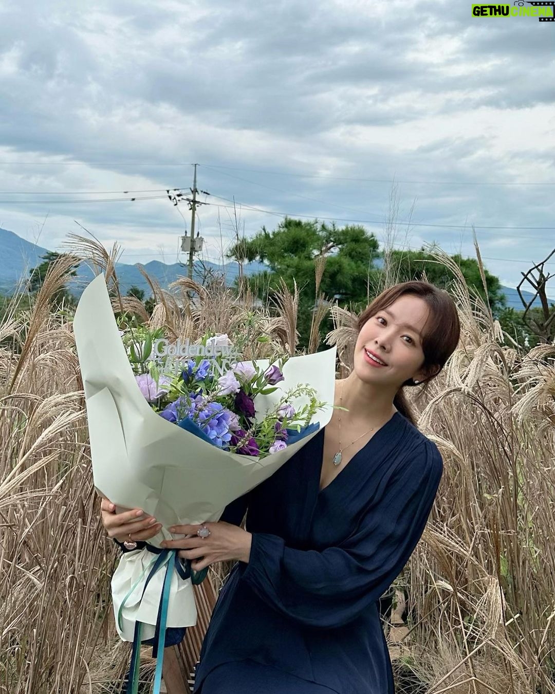 Han Ji-min Instagram - . Thank you!๐ทGolden dew ๐ . #๊ณจ๋ ๋ #goldendew #๐