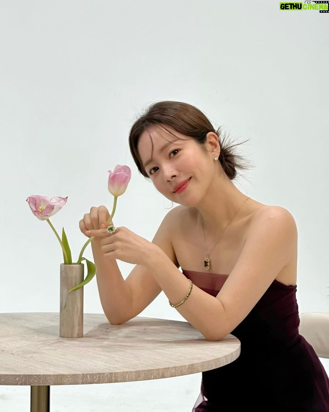 Han Ji-min Instagram - . Thank you!๐ทGolden dew ๐ . #๊ณจ๋ ๋ #goldendew #๐
