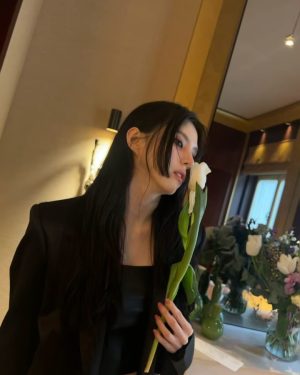 Han So-hee Instagram - @boucheron night 💍