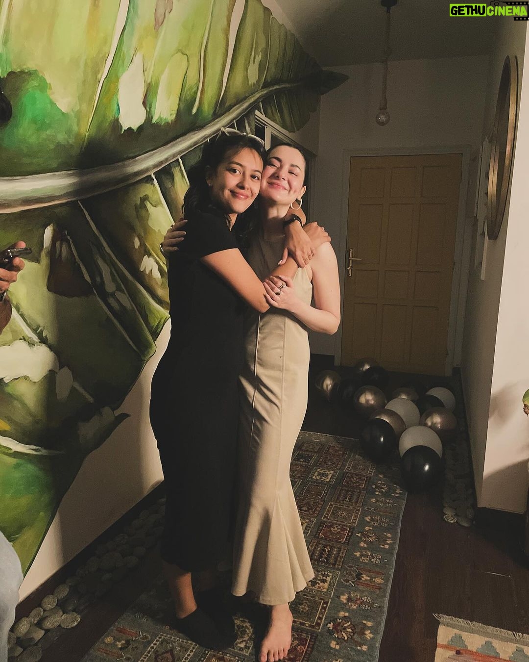 Hania Aamir Instagram - cutest 12/02 00:00 🎈🎈🎈 Karachi, Pakistan