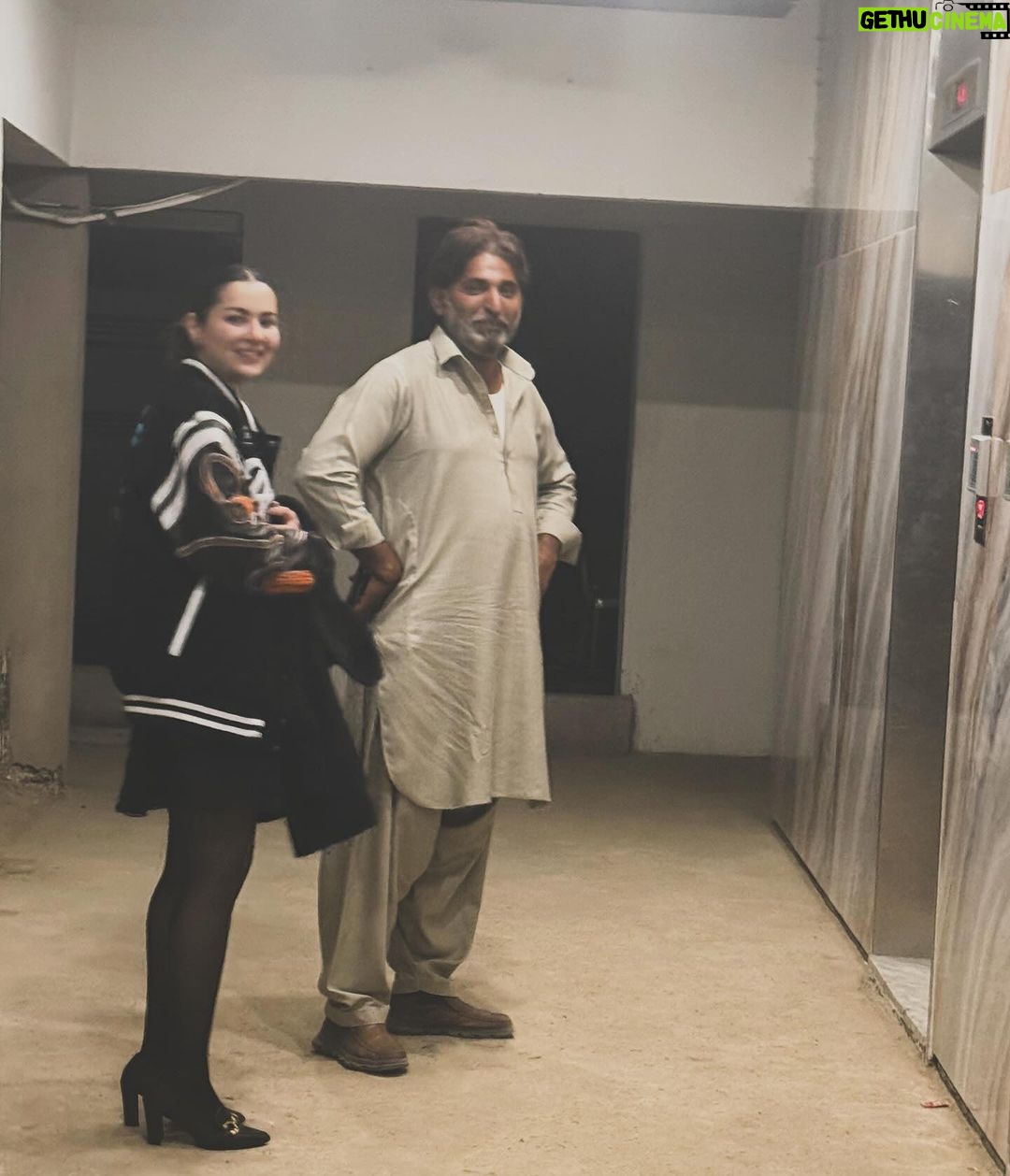 Hania Aamir Instagram - 2 of 20 🎈 @yashmagillofficial pulled up with the cutest surprise 🫂 Karachi, Pakistan