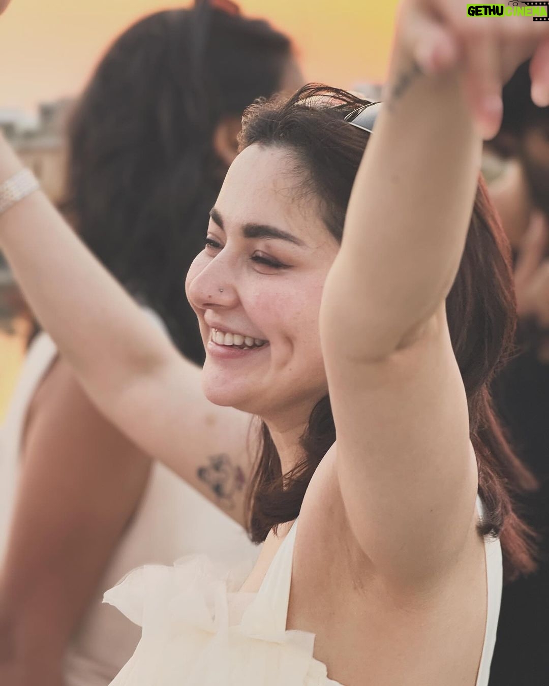 Hania Aamir Instagram - 🎈earlies// crazy without the song Karachi, Pakistan