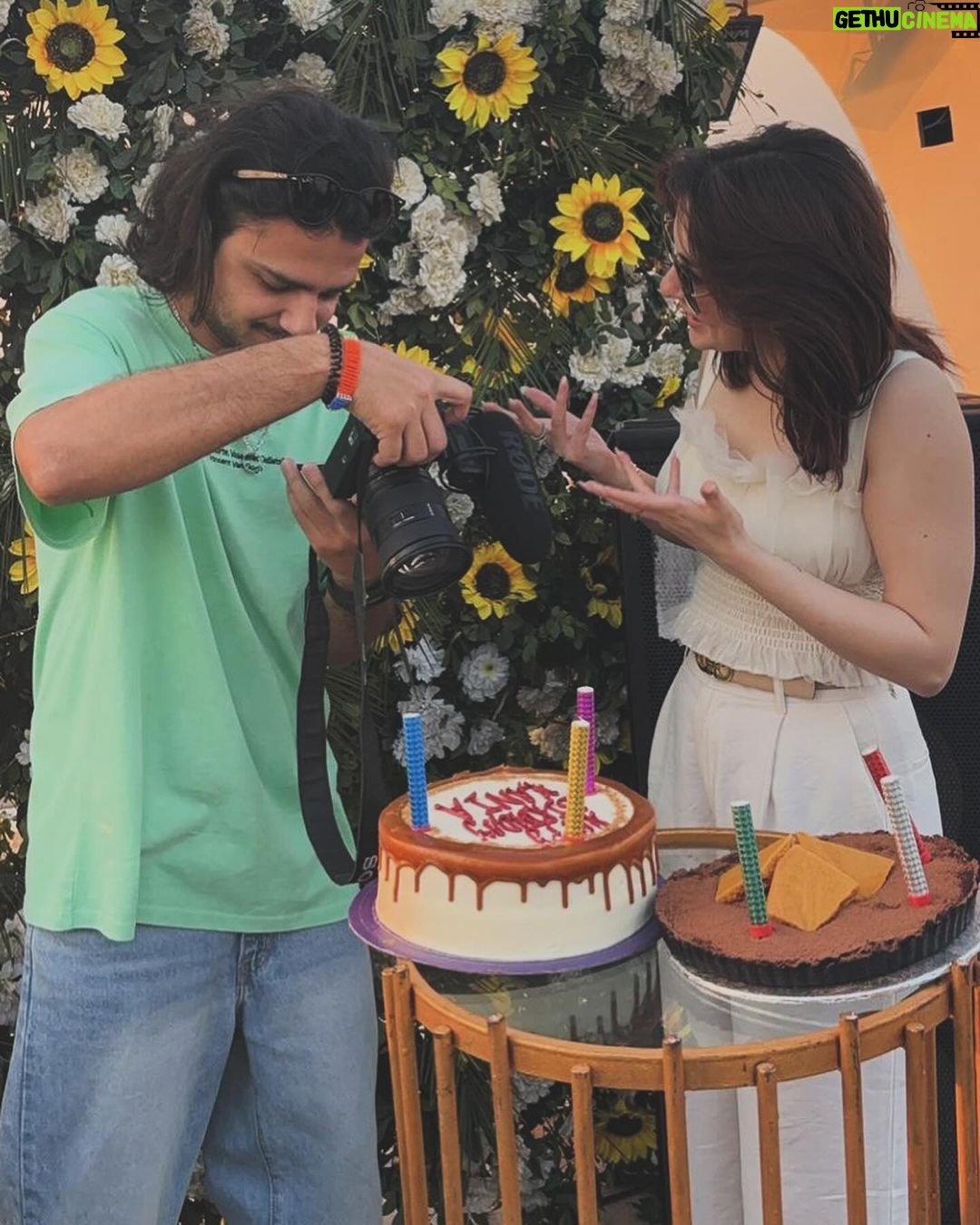 Hania Aamir Instagram - 🎈earlies// crazy without the song Karachi, Pakistan