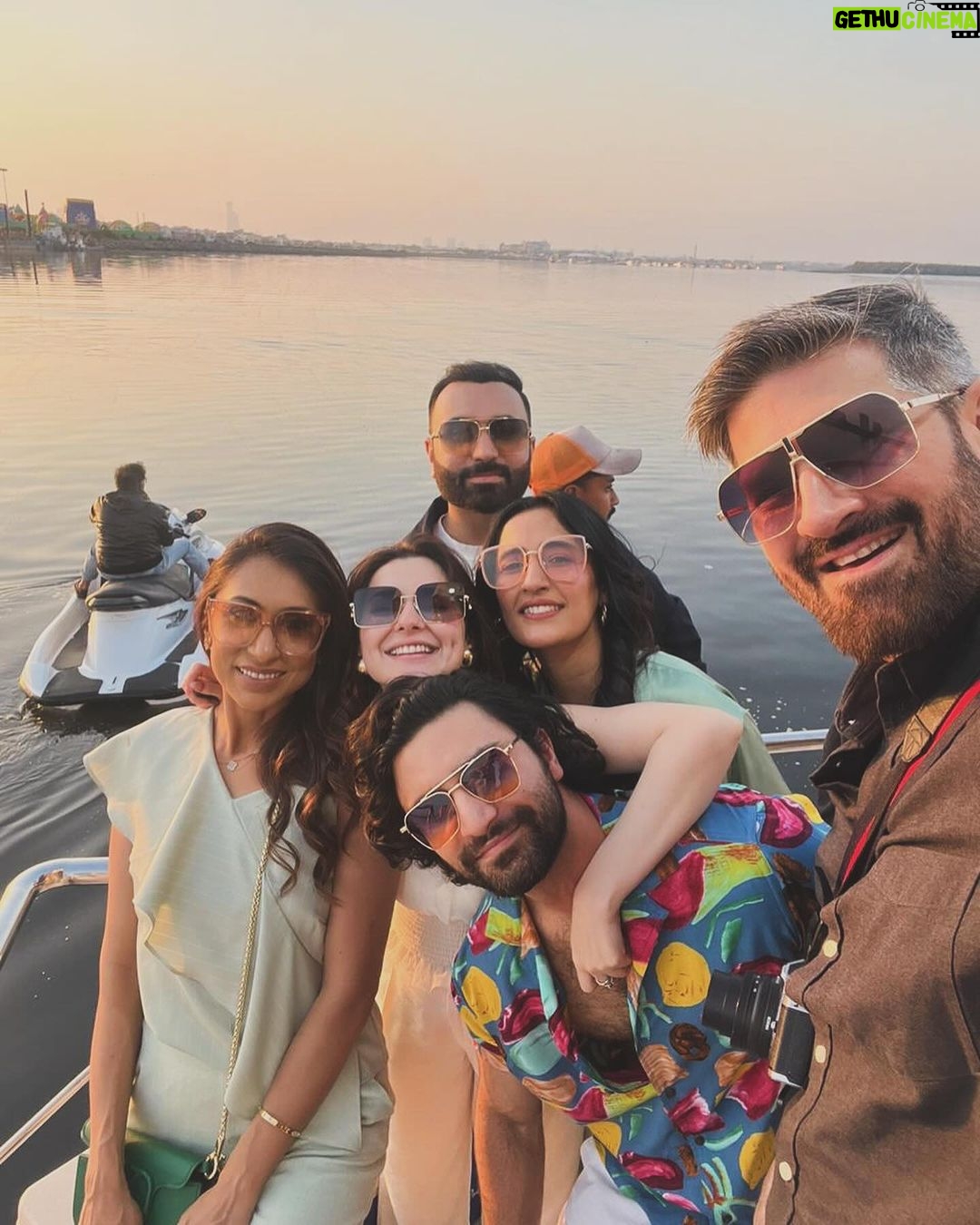 Hania Aamir Instagram - 🎈earlies// crazy without the song Karachi, Pakistan