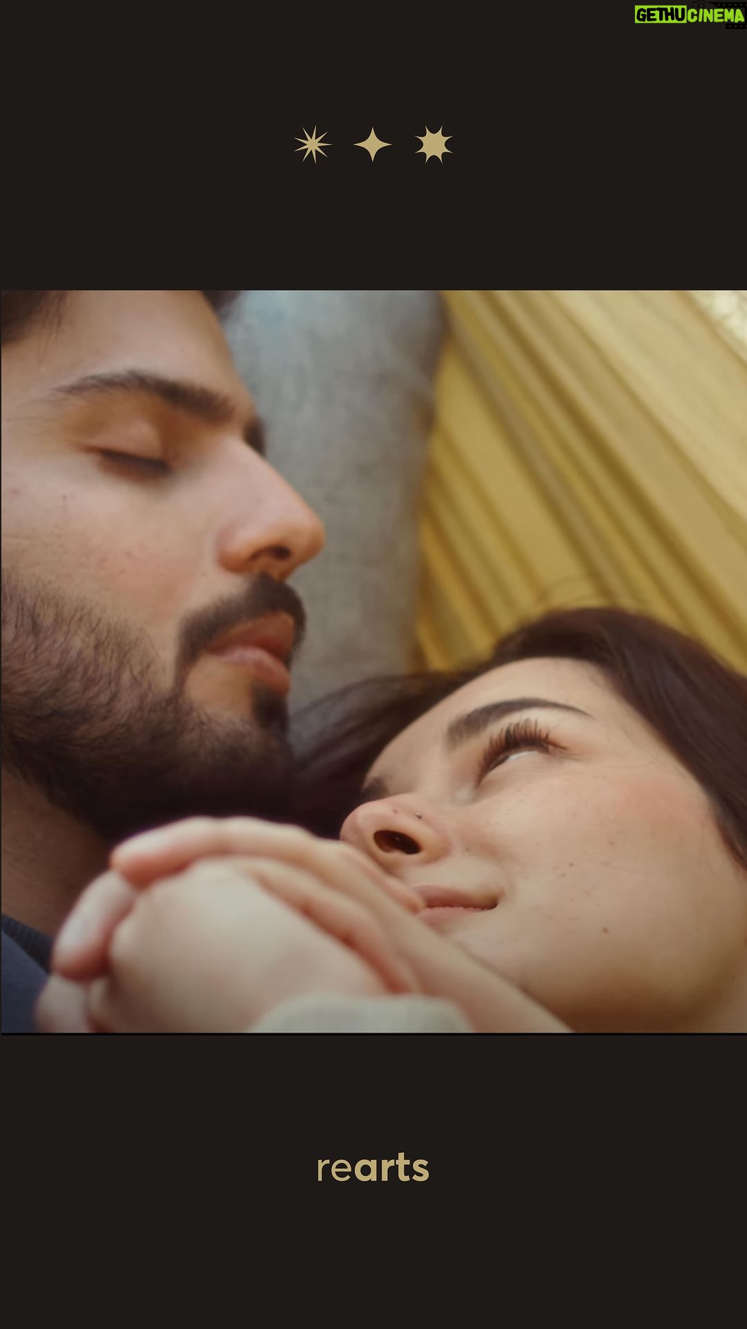 Hania Aamir Instagram - THE WAIT IS OVER 💛 #DHANAK official music video out now! Watch now on YouTube. Link in Bio 📍 Directed: Shahrukh Kazim Cinematography: Ahsan Raza Stylist: Aarinda Noor Editing: Shayan Khan Colorist: Ercan Küçük @Post Brothers Post Production: Studio Rokhan Label: rearts #haidermustehsan #hydr #haniaaamir #newmusic #reartspk