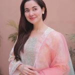 Hania Aamir Instagram – Hania Aamir x @shop_garnet 🌸 Get my look on UPTO 40% OFF in PKR 4,929/- only. Shop now from garnetclothing.com before the stock runs out ‼️
 
#Garnet #GarnetxHaniaAamir