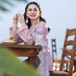 Hania Aamir Instagram - @qalamkar_ LUXURY LAWN for life! 😍 𝐏𝐫𝐞-𝐛𝐨𝐨𝐤𝐢𝐧𝐠 𝐬𝐭𝐚𝐫𝐭𝐬 𝐭𝐨𝐦𝐨𝐫𝐫𝐨𝐰 𝐚𝐭 𝟕𝐩𝐦 (𝐏𝐊𝐓). Love the intricate embroidery details and vibrant colors of this collection🫶🏻 Tomorrow at 7pm shop my favourite looks on www.qalamkar.com.pk before they runs out. 🤩 . Hair & makeup @iambabarzaheer #QalamkarXHaniaAamir #LuxuryLawn #SahilKinare #Chikankari #embroideredcollection