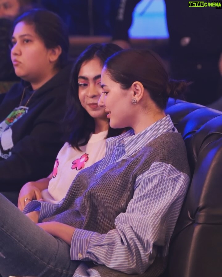 Hania Aamir Instagram - What a vibe! #GalaxyAi is here✨️ Loved the new #GalaxyS24Ultra & all new AI features 🌟 Here are some glimpses of the #SamsungUnpacked watch party. Early bird offer is live, book today from your nearest shop to get complimentary Galaxy Buds. Limited time offer. T&Cs apply. @samsungpakistan