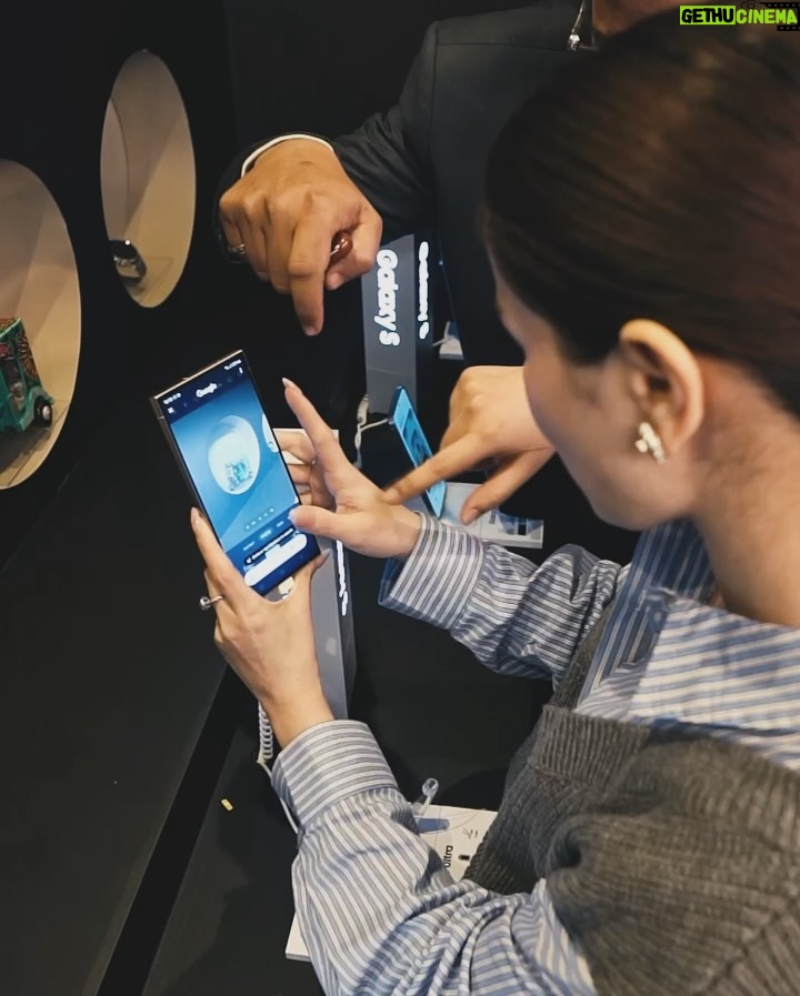 Hania Aamir Instagram - What a vibe! #GalaxyAi is here✨️ Loved the new #GalaxyS24Ultra & all new AI features 🌟 Here are some glimpses of the #SamsungUnpacked watch party. Early bird offer is live, book today from your nearest shop to get complimentary Galaxy Buds. Limited time offer. T&Cs apply. @samsungpakistan