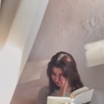 Hania Aamir Instagram - appreciation post for the cute people behind the camera 🫶 boss man @shahrukhfepo is hands down the easiest and the most fun director to with @s.ahsanraza thank you for your magic my styling queenie @aarindanoor you’re a star! Thank you for everything 🫂 thank you @shopaaria & @rastahofficial for the cute fits @toniandguyisb love ya 💄 @keziahleenapeters miss ya 🫶 Murree Hills