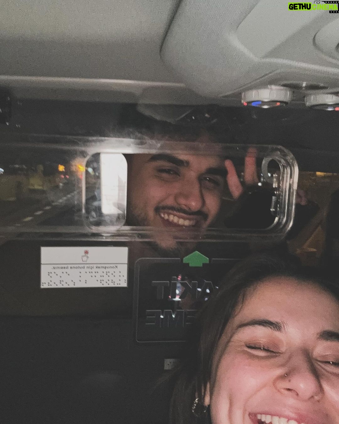 Hania Aamir Instagram - it was the kaali billi Gayrettepe, Beşiktaş