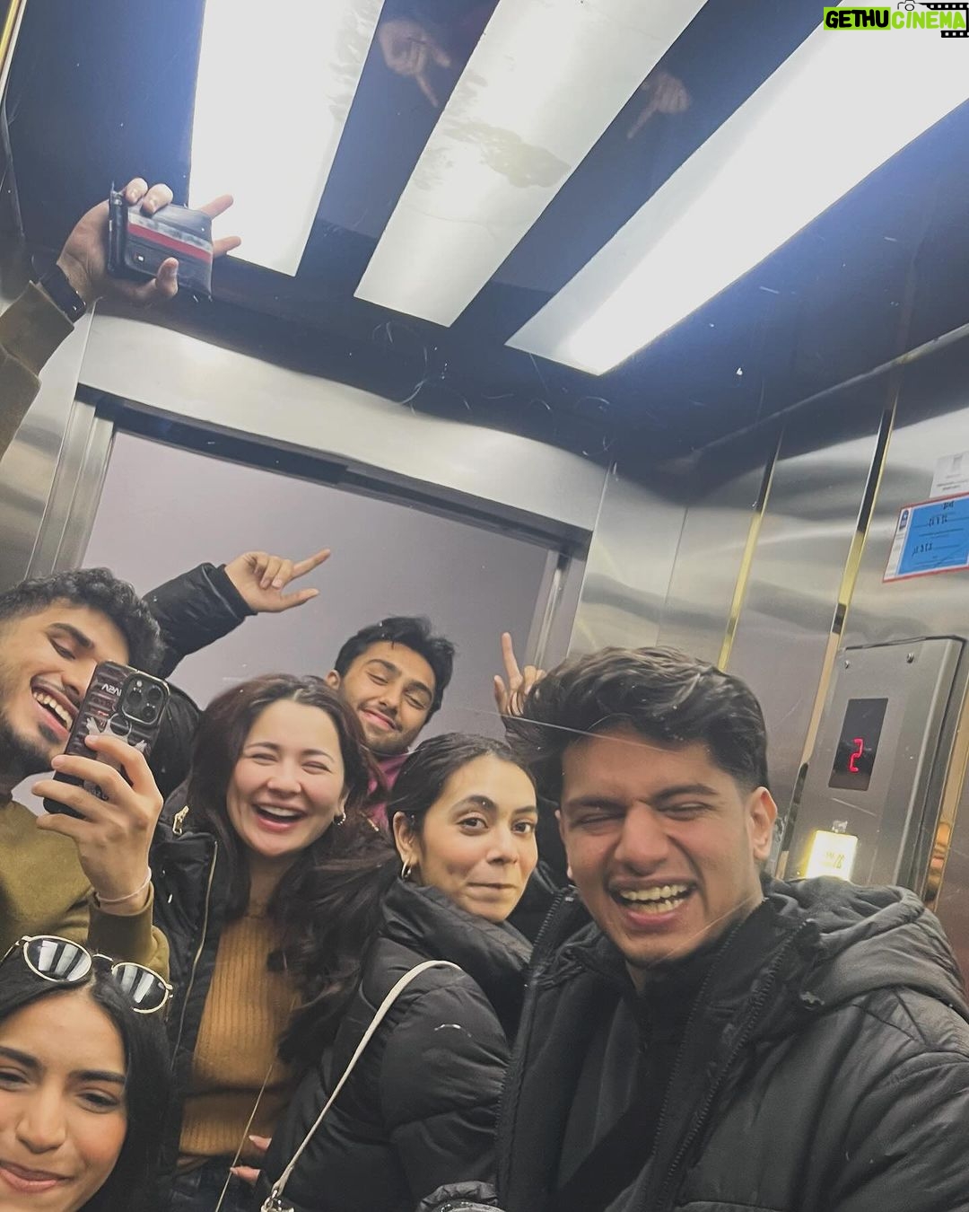 Hania Aamir Instagram - it was the kaali billi Gayrettepe, Beşiktaş