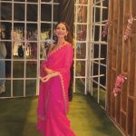 Hania Aamir Instagram – thank you to the stranger who took my pictures 🫂🫶
.
.
outfit @zarashahjahanbride 
jewels @sherezadjewellery