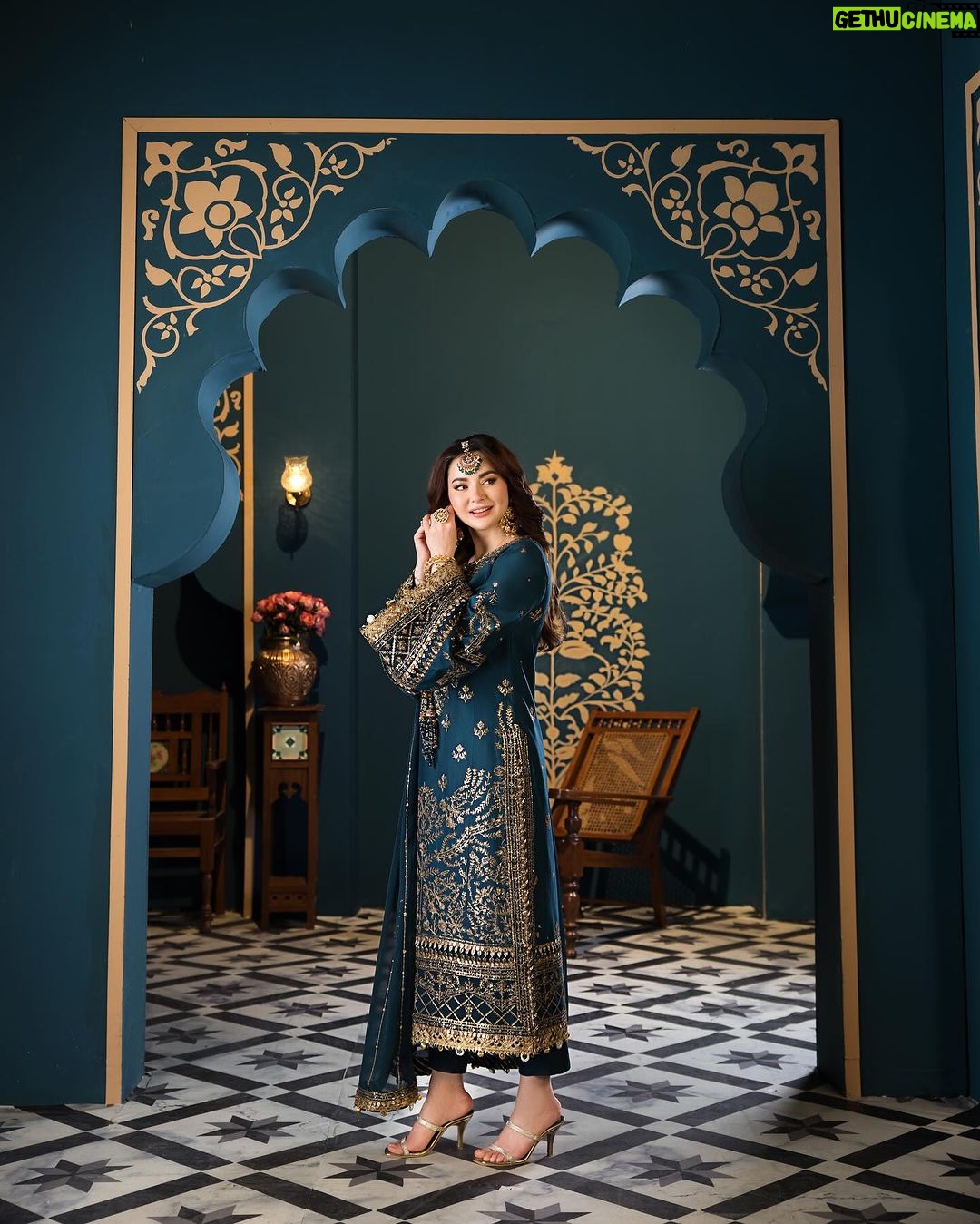 Hania Aamir Instagram - Explore the exuberant splendour of ‘Fasana-E-Ishq’ – Asim Jofa’s Eid Luxury Lawn Collection! 🌹 @asimjofa #AsimJofa #IWearAsimJofa #FasanaeIshq #HaniaAamir #LuxuryLawnCollection #EidEdit #Unstitched #FestiveCollection #Embroidered