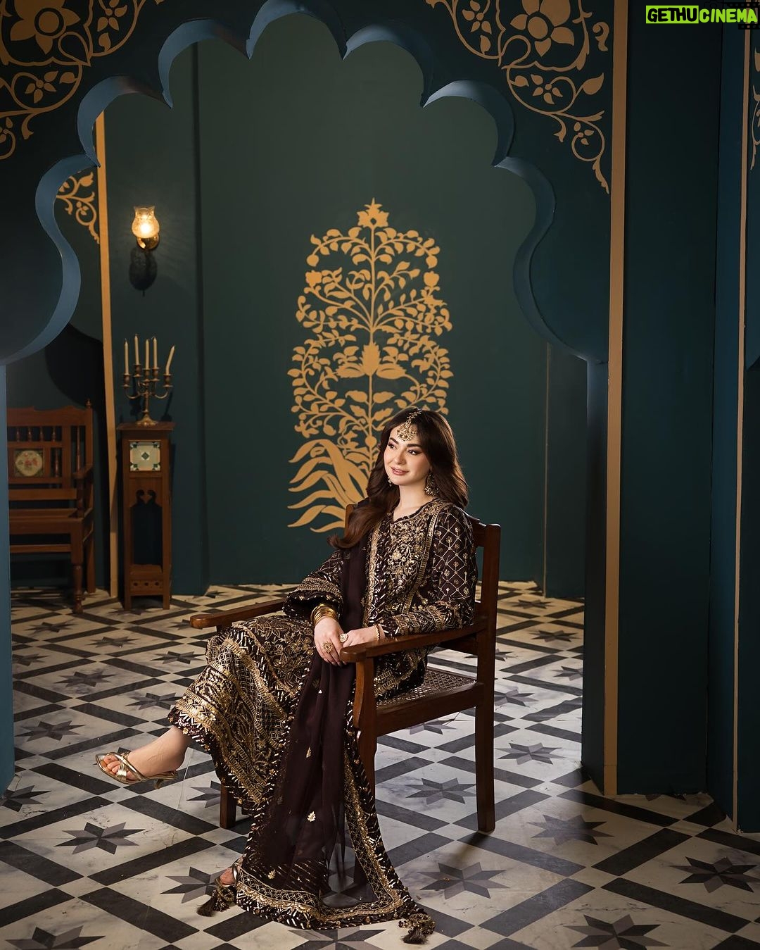Hania Aamir Instagram - Explore the exuberant splendour of ‘Fasana-E-Ishq’ – Asim Jofa’s Eid Luxury Lawn Collection! 🌹 @asimjofa #AsimJofa #IWearAsimJofa #FasanaeIshq #HaniaAamir #LuxuryLawnCollection #EidEdit #Unstitched #FestiveCollection #Embroidered
