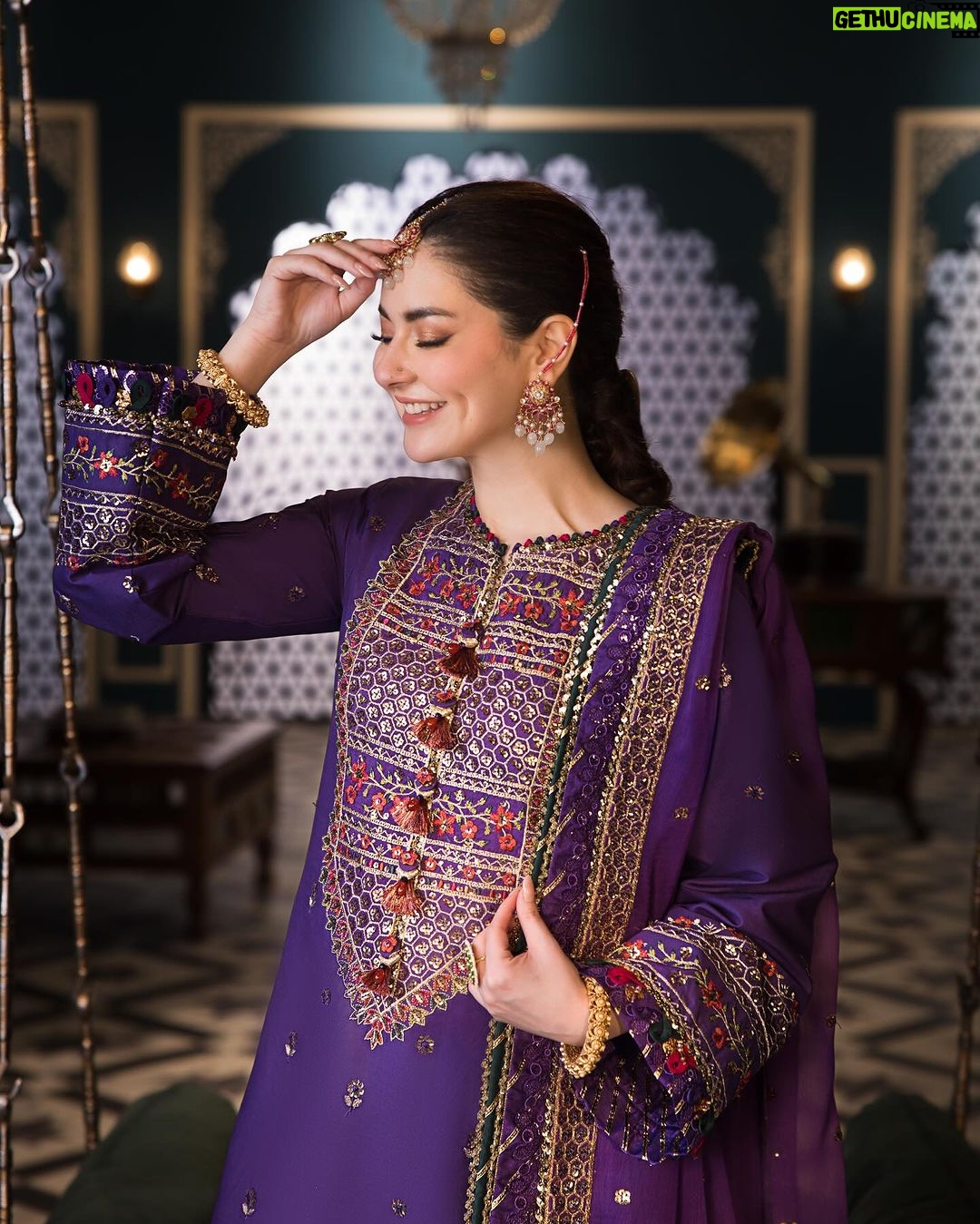 Hania Aamir Instagram - Explore the exuberant splendour of ‘Fasana-E-Ishq’ – Asim Jofa’s Eid Luxury Lawn Collection! 🌹 @asimjofa #AsimJofa #IWearAsimJofa #FasanaeIshq #HaniaAamir #LuxuryLawnCollection #EidEdit #Unstitched #FestiveCollection #Embroidered