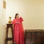 Hania Aamir Instagram - Stitched Lawn by @jeem.official is now live🤎 Shop your favourite looks at www.jeem.pk #JEEM #JEEMLawn #HaniaAamir