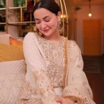 Hania Aamir Instagram - In my favourite from @faizasaqlain lawn 🕊️ Prebook this one and others from their gorgeous collection on 29th Feb at 6 pm ⏰ #faizasaqlain #FSlawn24