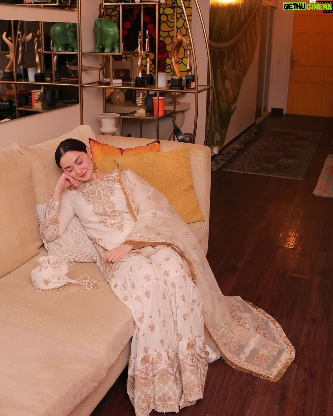 Hania Aamir Instagram - In my favourite from @faizasaqlain lawn 🕊️ Prebook this one and others from their gorgeous collection on 29th Feb at 6 pm ⏰ #faizasaqlain #FSlawn24